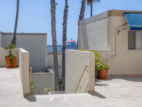 711  Pacific Coast Highway  206 , Huntington Beach, CA