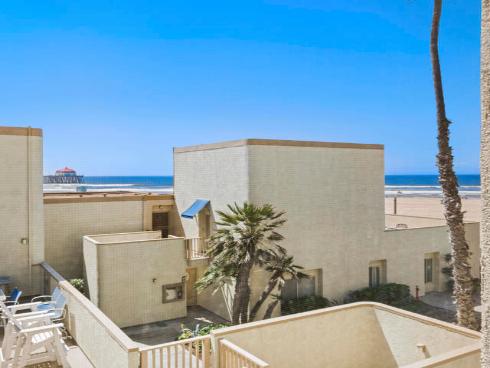 711  Pacific Coast Highway  206 , Huntington Beach, CA