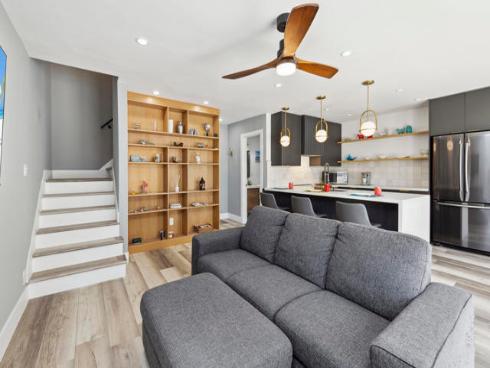 711  Pacific Coast Highway  206 , Huntington Beach, CA