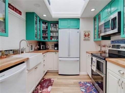 8788  Coral Springs  203 H  Court, Huntington Beach, CA