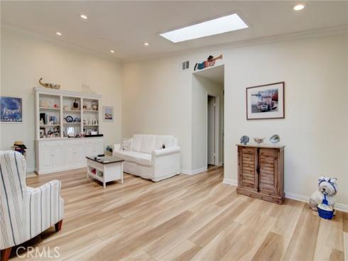 8788  Coral Springs  203 H  Court, Huntington Beach, CA