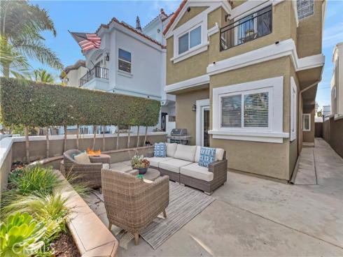 621  8th   Street, Huntington Beach, CA