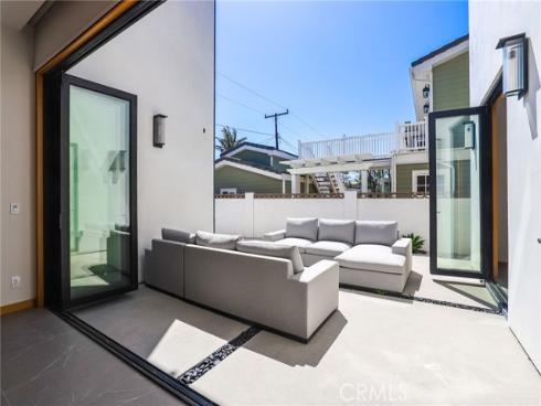 1828  Pine  , Huntington Beach, CA