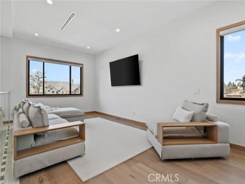 1828  Pine  , Huntington Beach, CA