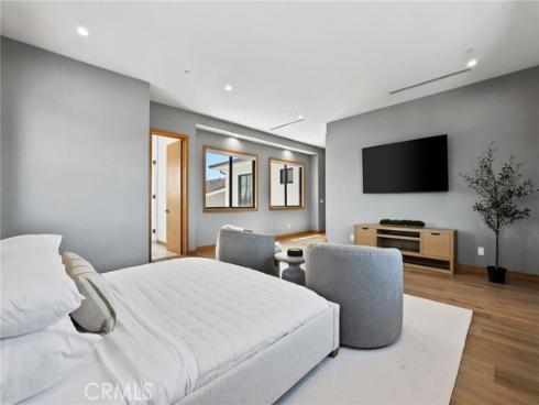 1828  Pine  , Huntington Beach, CA