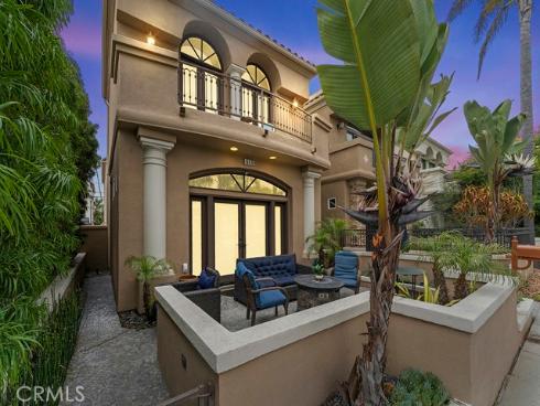 513  Pecan Ave  , Huntington Beach, CA