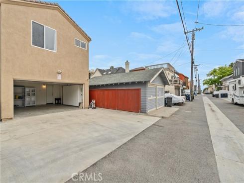 513  Pecan Ave  , Huntington Beach, CA