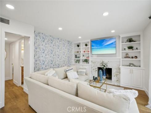 16542  Los Verdes   Lane, Huntington Beach, CA