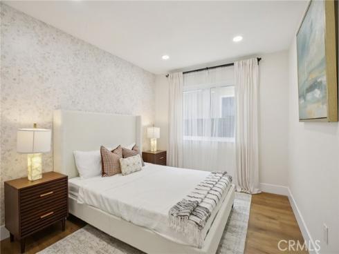 16542  Los Verdes   Lane, Huntington Beach, CA