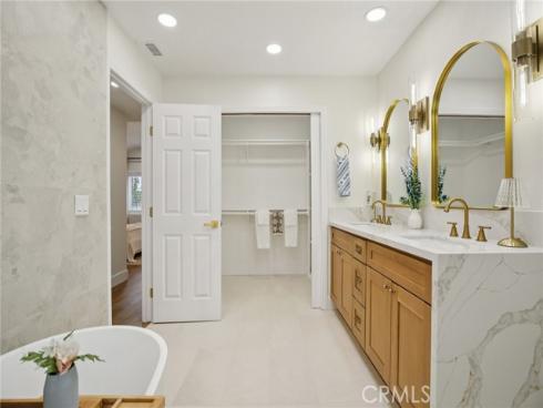 16542  Los Verdes   Lane, Huntington Beach, CA