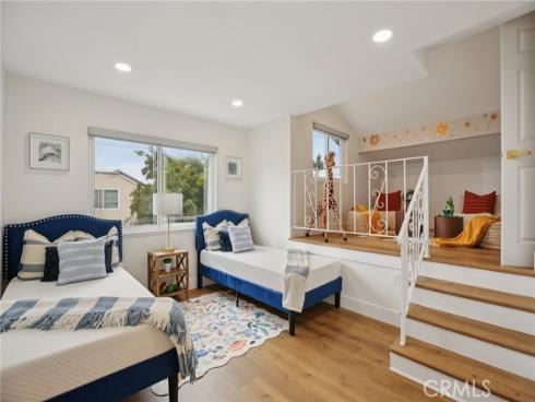 16542  Los Verdes   Lane, Huntington Beach, CA