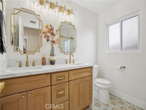 16542  Los Verdes   Lane, Huntington Beach, CA