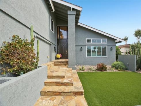 16542  Los Verdes   Lane, Huntington Beach, CA