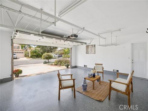 16542  Los Verdes   Lane, Huntington Beach, CA