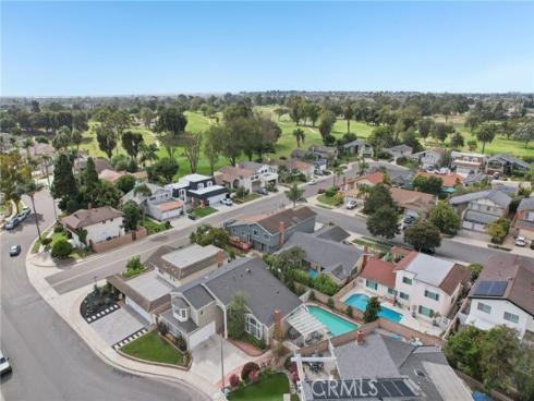 16542  Los Verdes   Lane, Huntington Beach, CA