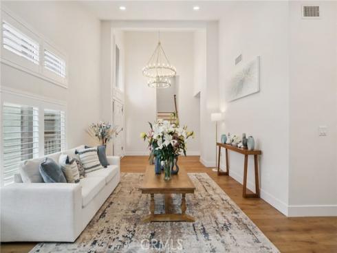 16542  Los Verdes   Lane, Huntington Beach, CA