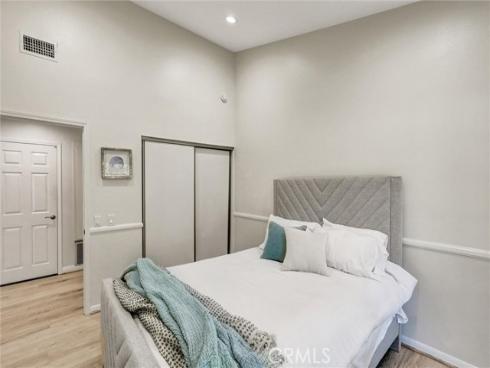 7262  Yellowtail Drive #206  , Huntington Beach, CA