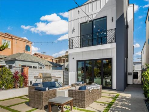 1004  Huntington  , Huntington Beach, CA