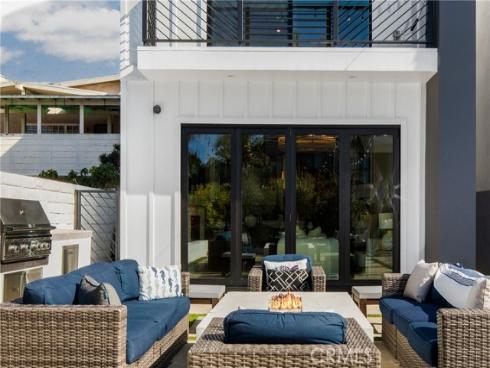 1004  Huntington  , Huntington Beach, CA