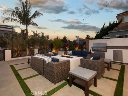 1004  Huntington  , Huntington Beach, CA