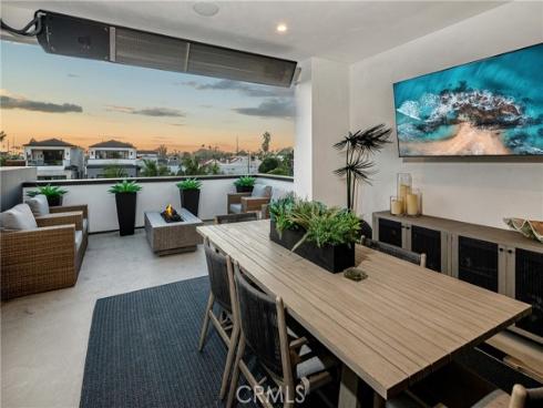 1004  Huntington  , Huntington Beach, CA