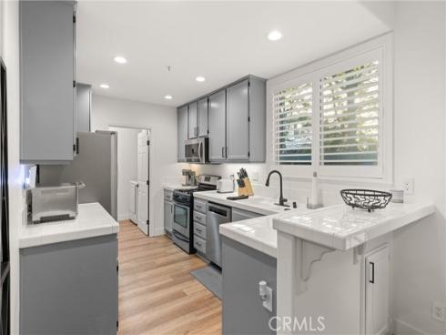 19172  Holly  D  Lane, Huntington Beach, CA