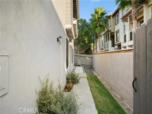 19172  Holly  D  Lane, Huntington Beach, CA