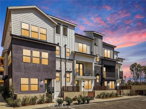 19051  Main  105  Street, Huntington Beach, CA