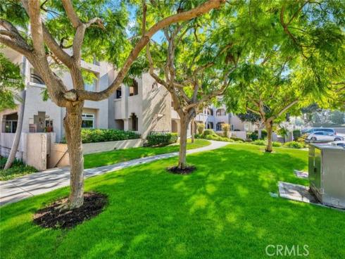 4561  Warner  201 , Huntington Beach, CA