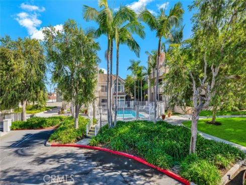 4561  Warner  201 , Huntington Beach, CA