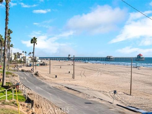4561  Warner  201 , Huntington Beach, CA