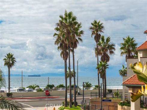 118  8th  , Huntington Beach, CA