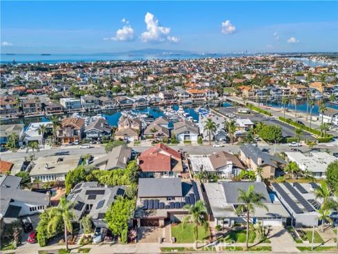 16931  Roundhill  , Huntington Beach, CA