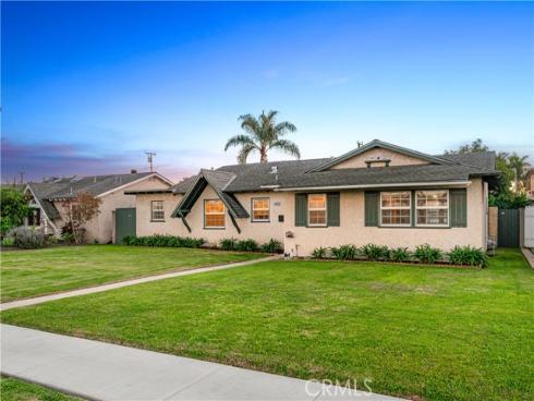 5082  Edinger  , Huntington Beach, CA