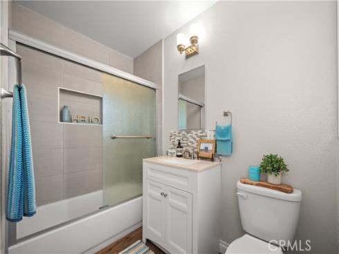 5082  Edinger  , Huntington Beach, CA