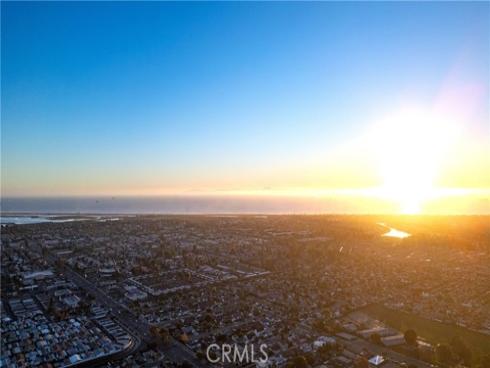 5082  Edinger  , Huntington Beach, CA