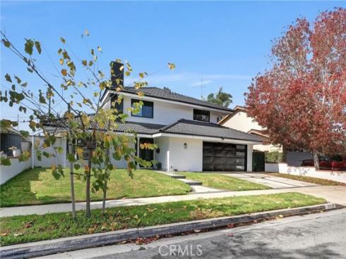 21621  Kaneohe  , Huntington Beach, CA