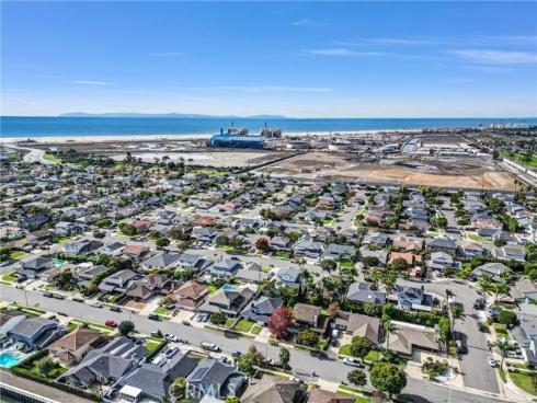 21621  Kaneohe  , Huntington Beach, CA