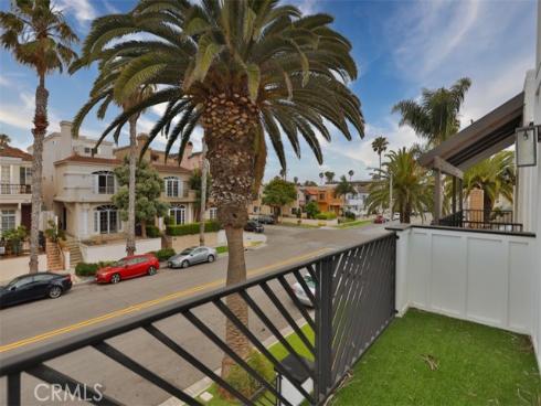 307  18th   Street, Huntington Beach, CA