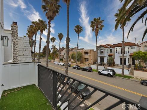 307  18th   Street, Huntington Beach, CA