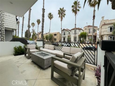 307  18th   Street, Huntington Beach, CA