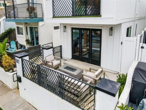 307  18th   Street, Huntington Beach, CA