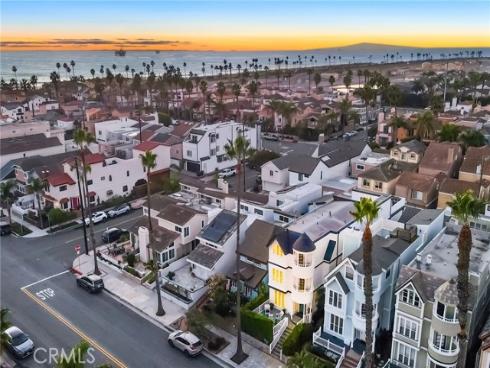 309  21st  , Huntington Beach, CA