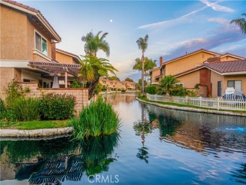 21066  Poolside  , Huntington Beach, CA