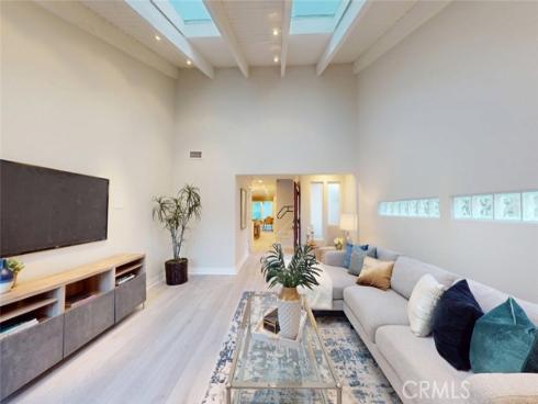 322 12 th , Huntington Beach, CA