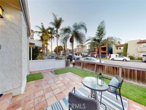 322 12 th , Huntington Beach, CA