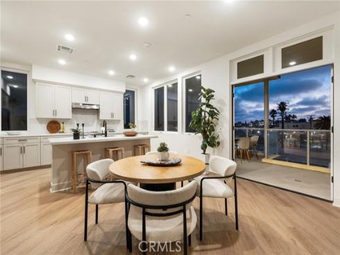 414 Main St 300 , Huntington Beach, CA