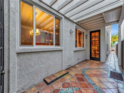 221  Hartford   Avenue, Huntington Beach, CA