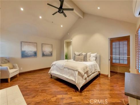 221  Hartford   Avenue, Huntington Beach, CA