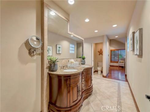 221  Hartford   Avenue, Huntington Beach, CA